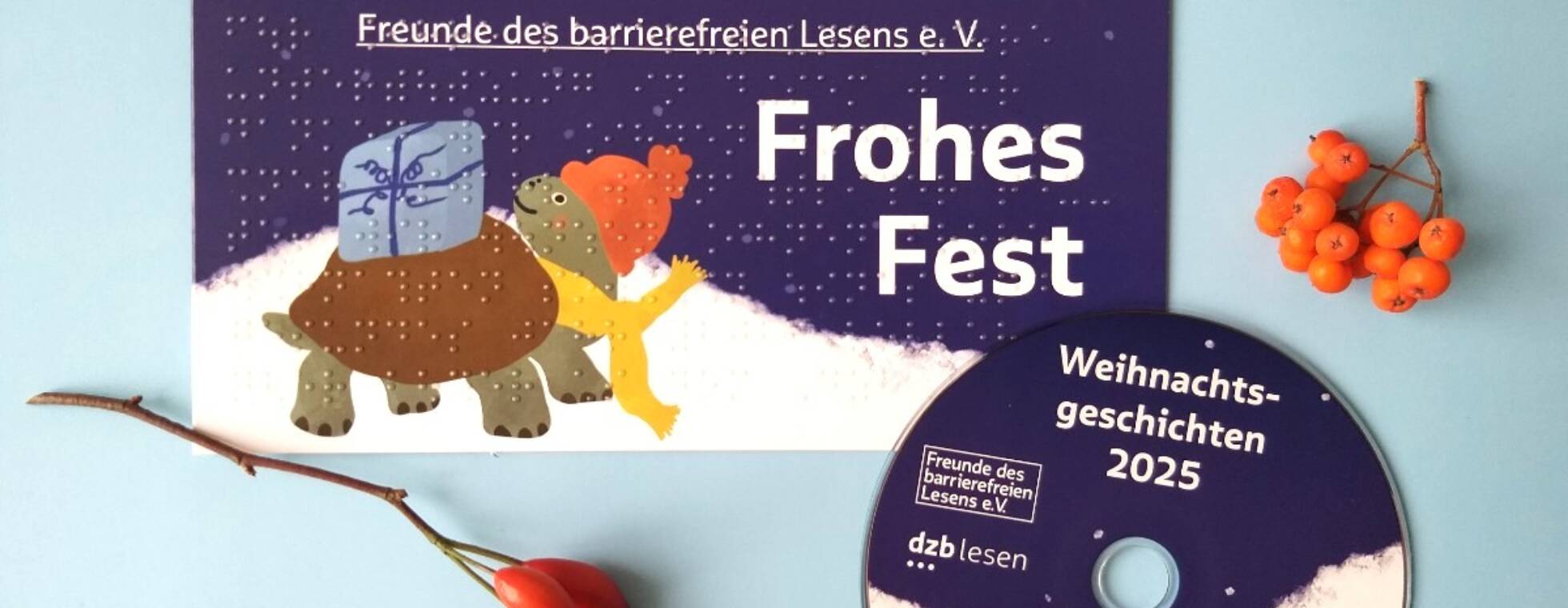 Weihnachtskarte und CD 2025 mit winterlicher Gestaltung und je einem Hagebutten- und Vogelbeerzweig